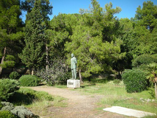 Statue Ambroz Haracic