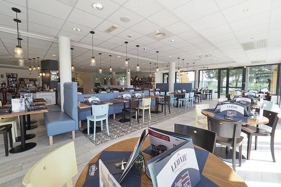 Leonie - Buffet et ades