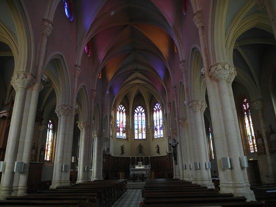 Eglise Saint Vincent des Pierres Dorees