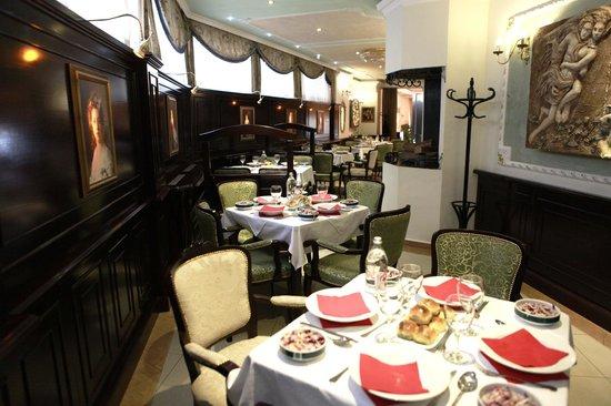 Queens Astoria Restaurant