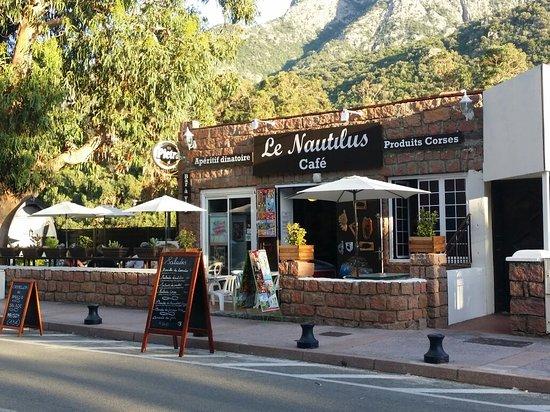 Le Nautilus Cafe