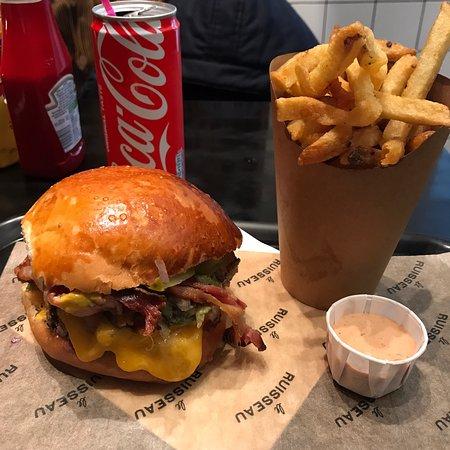 Le Ruisseau Burger Joint