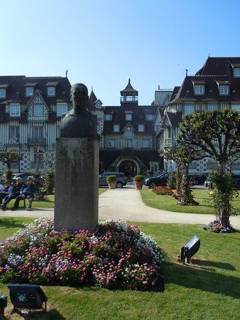 Buste François André