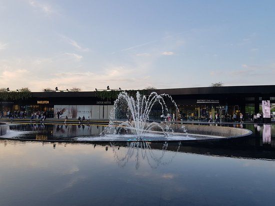 Centre commercial The Village