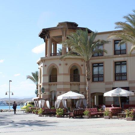 Al Sultan Restaurant & Lounge Bar