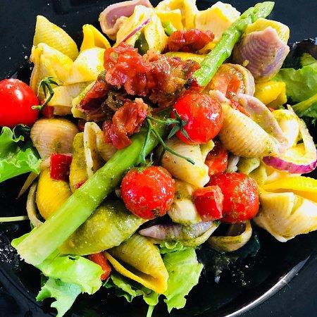 L'Entrepot Cafe Restaurant