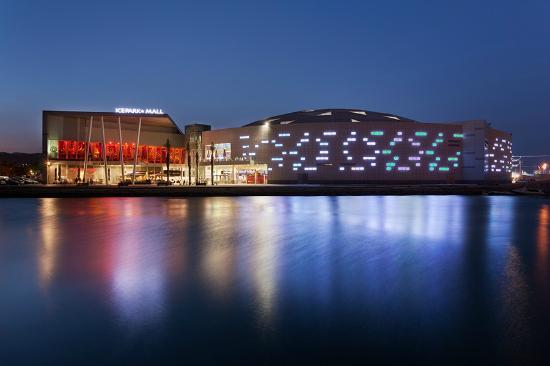 Centre commercial et patinoire Ice Mall