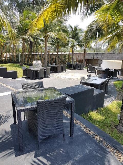 Luna Bar & Restaurant