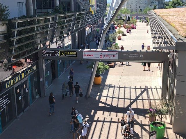 Centre Commercial Carré de Soie