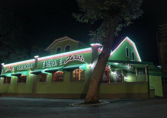 Lellis Trattoria