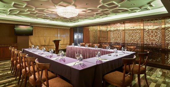 Top of the Town Bar & Restaurant