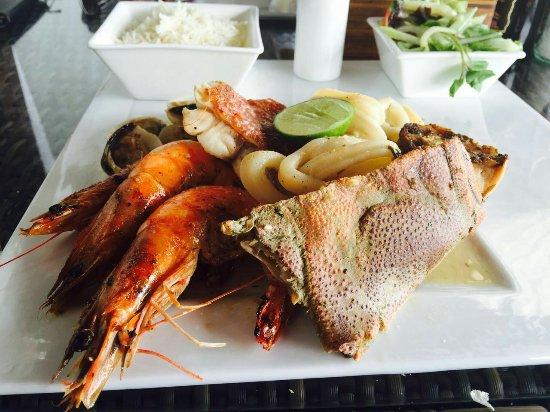 Del Place Bar and Restaurant