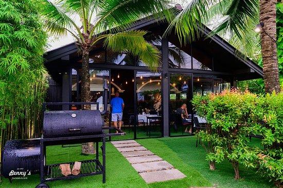 Benny's Cocktails & Grill