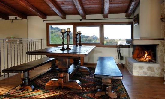 Agroikies Stratakis Estate