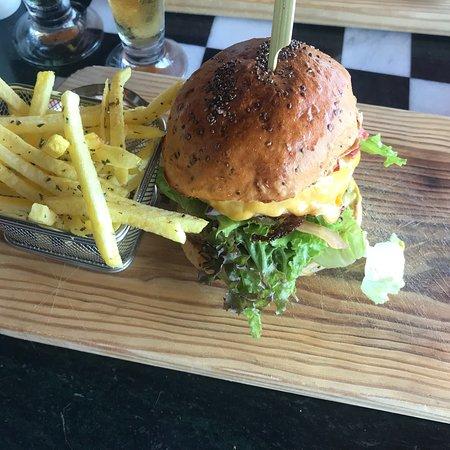 CR7 Corner Pizza Burger Beer and Wine