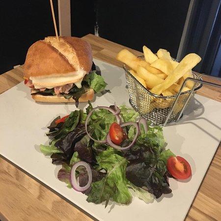 Le Klas Bar Brasserie