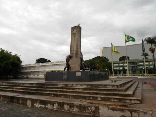 Monumento às três raças