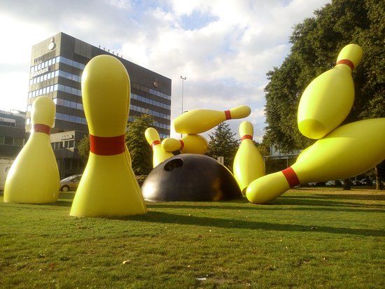 Sculpture Flying Pins