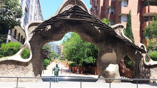 Monument Portal Miralles