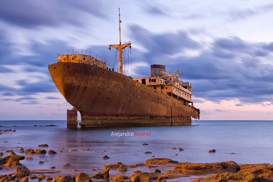 Barco "Telamon" encallado