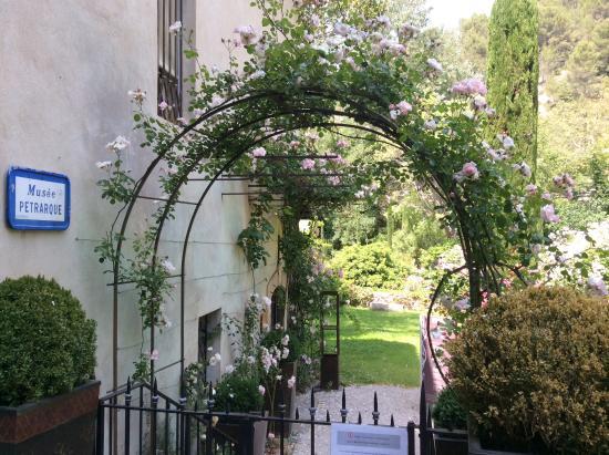 Musée-Bibliothèque François Pétrarque