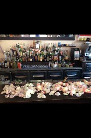 D & D Cafe Cocktail Bar