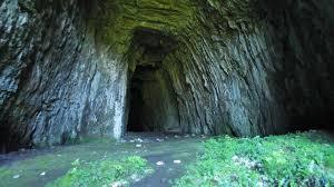 Grotte du Château de la Roche