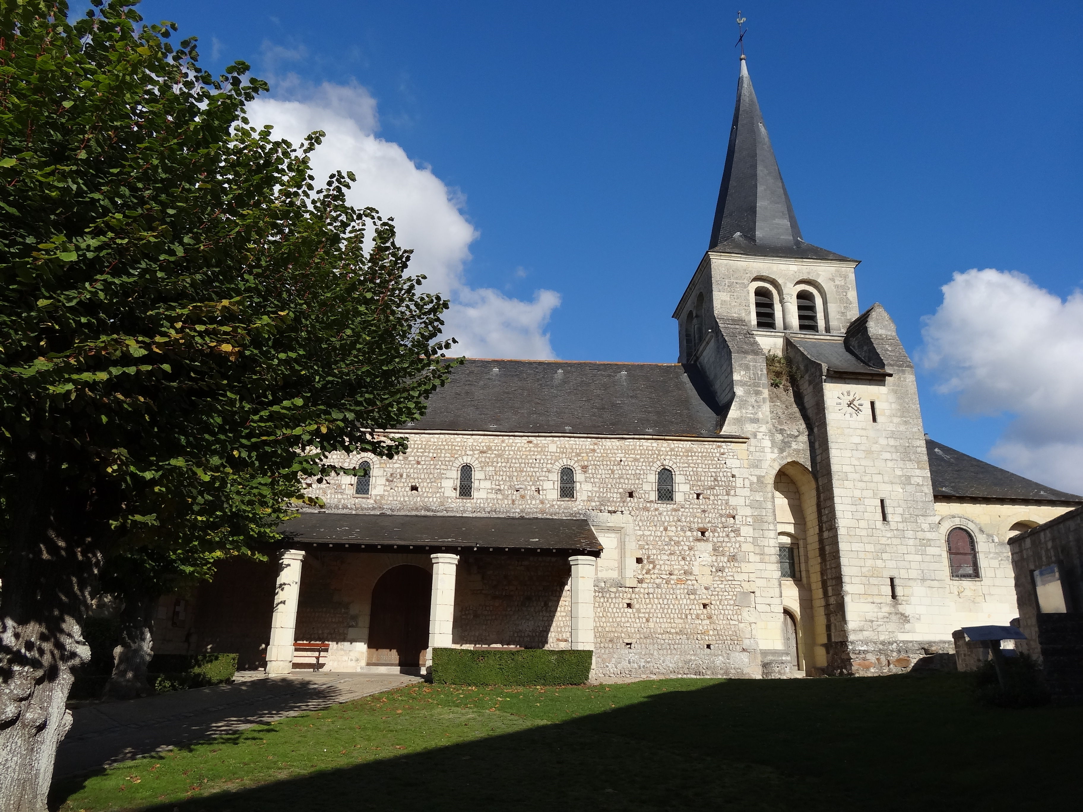 église Saint-Julien de Distré