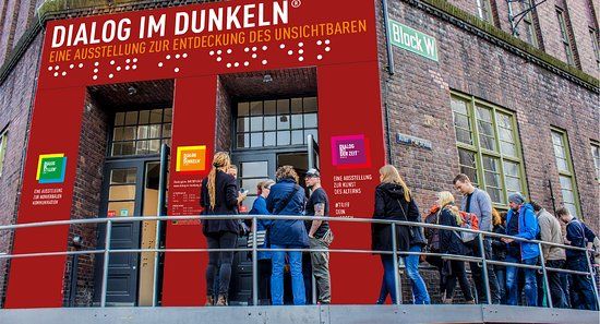 Exposition Dialog im Dunkeln