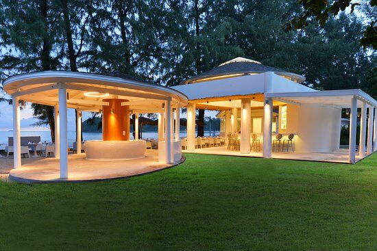 Barracuda Beach Bar &